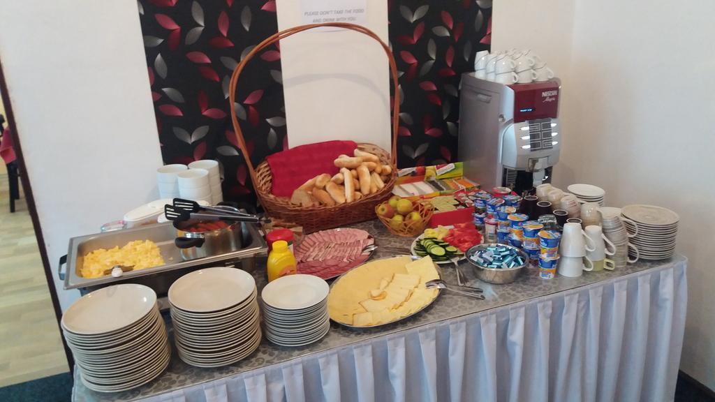 Hotel Pyramida Brno Ngoại thất bức ảnh