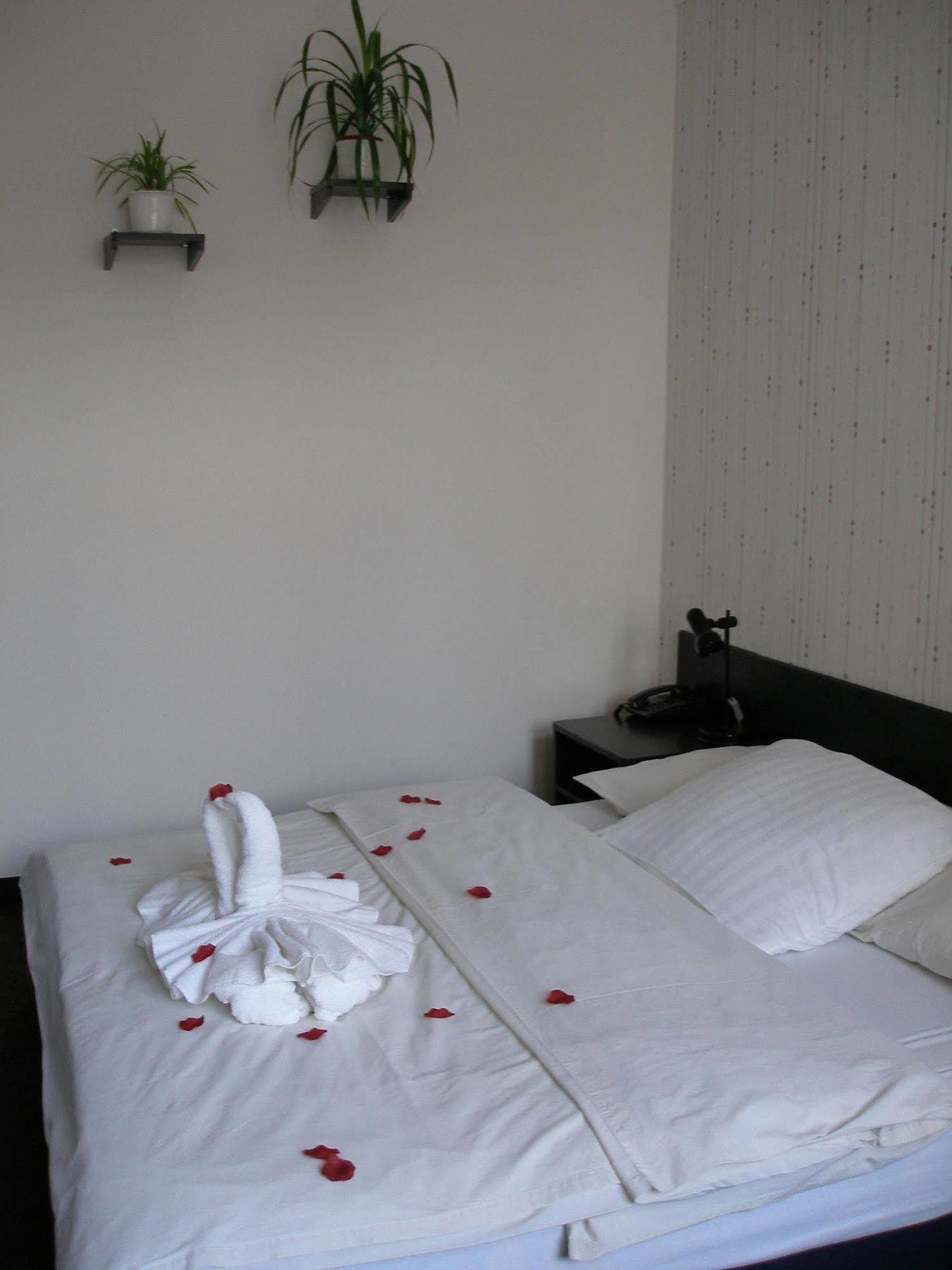 Hotel Pyramida Brno Ngoại thất bức ảnh
