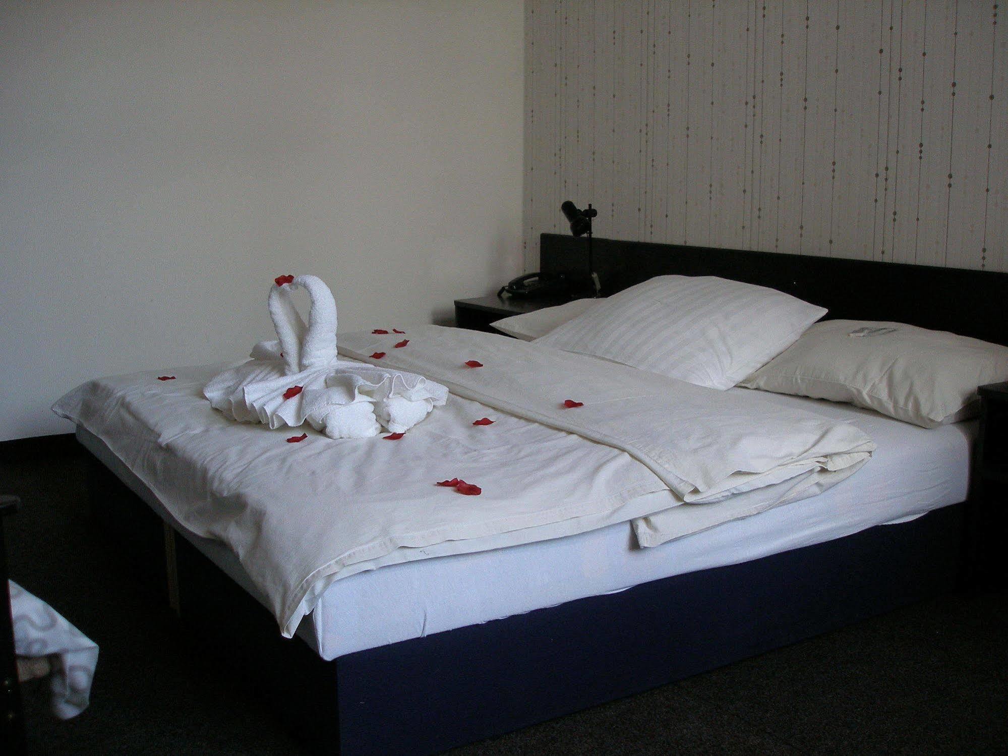Hotel Pyramida Brno Ngoại thất bức ảnh