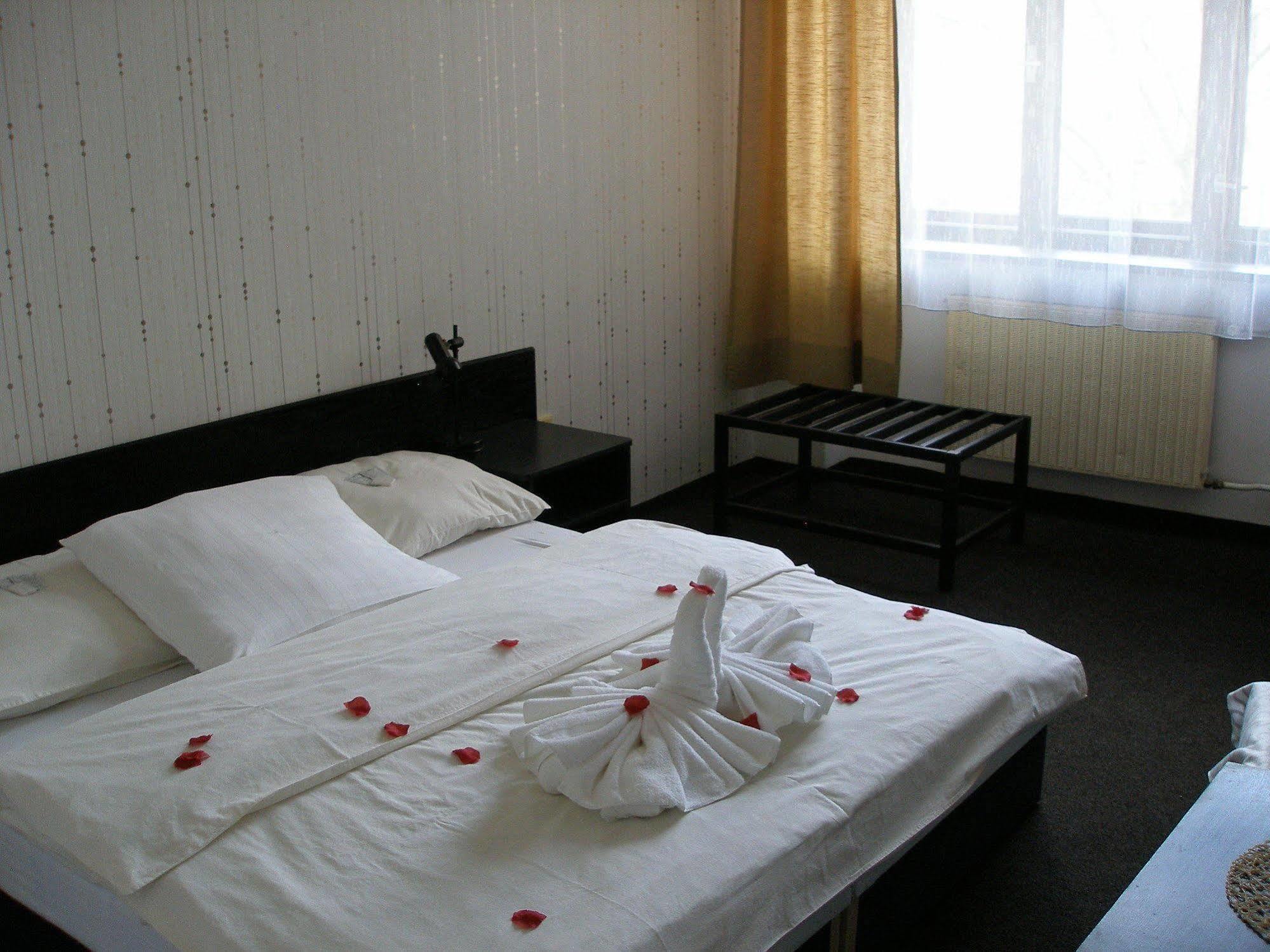 Hotel Pyramida Brno Ngoại thất bức ảnh