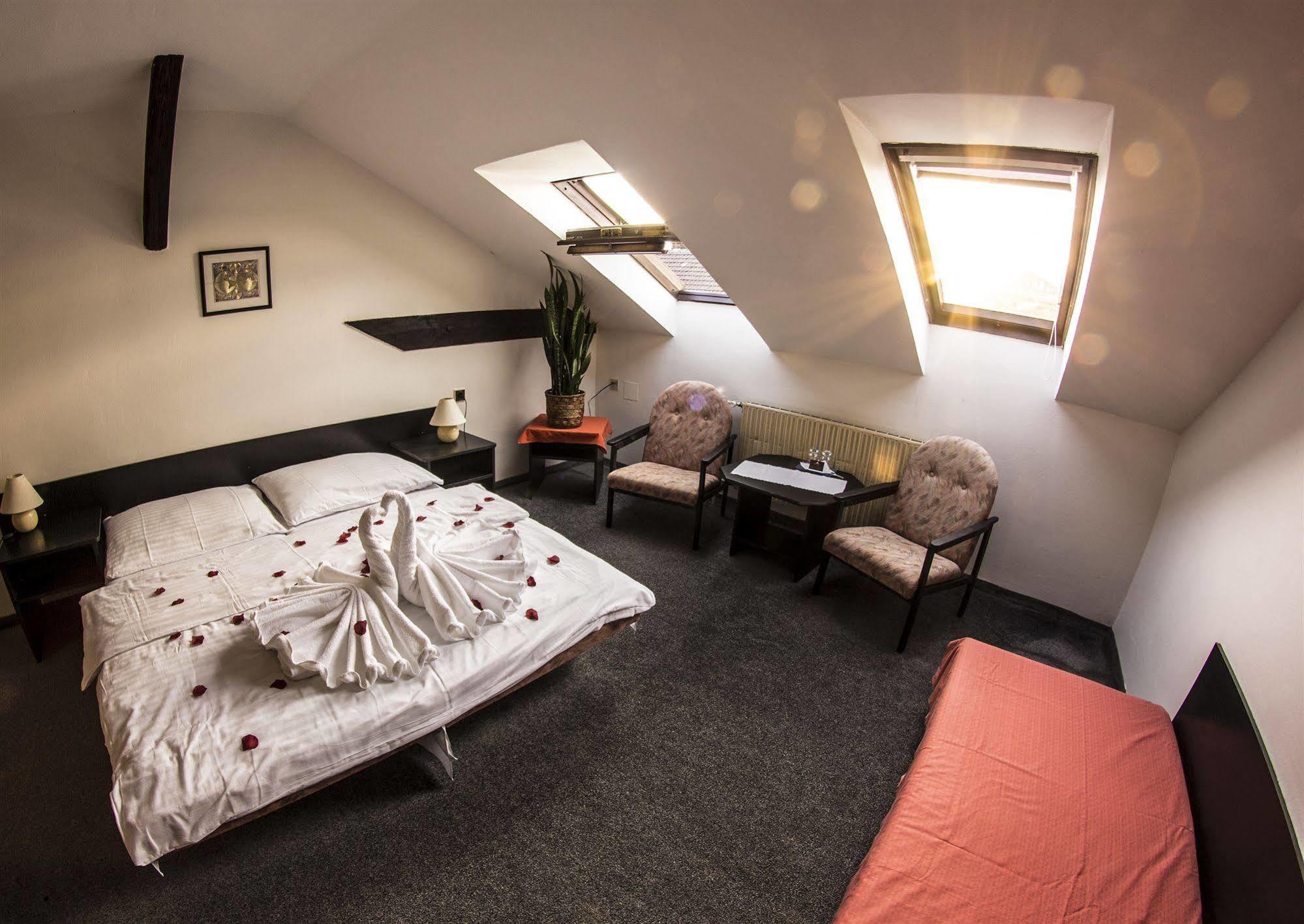 Hotel Pyramida Brno Ngoại thất bức ảnh