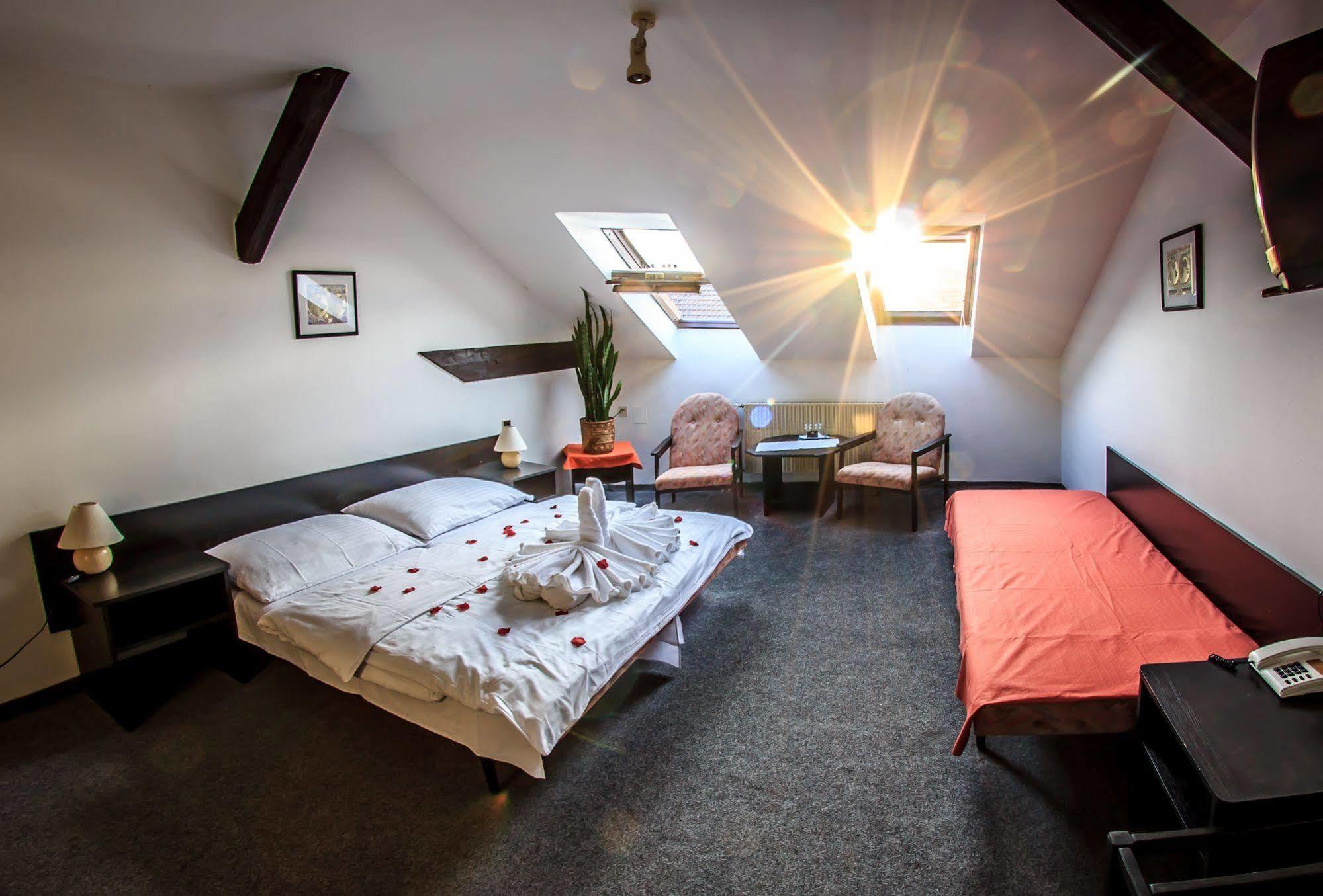 Hotel Pyramida Brno Ngoại thất bức ảnh