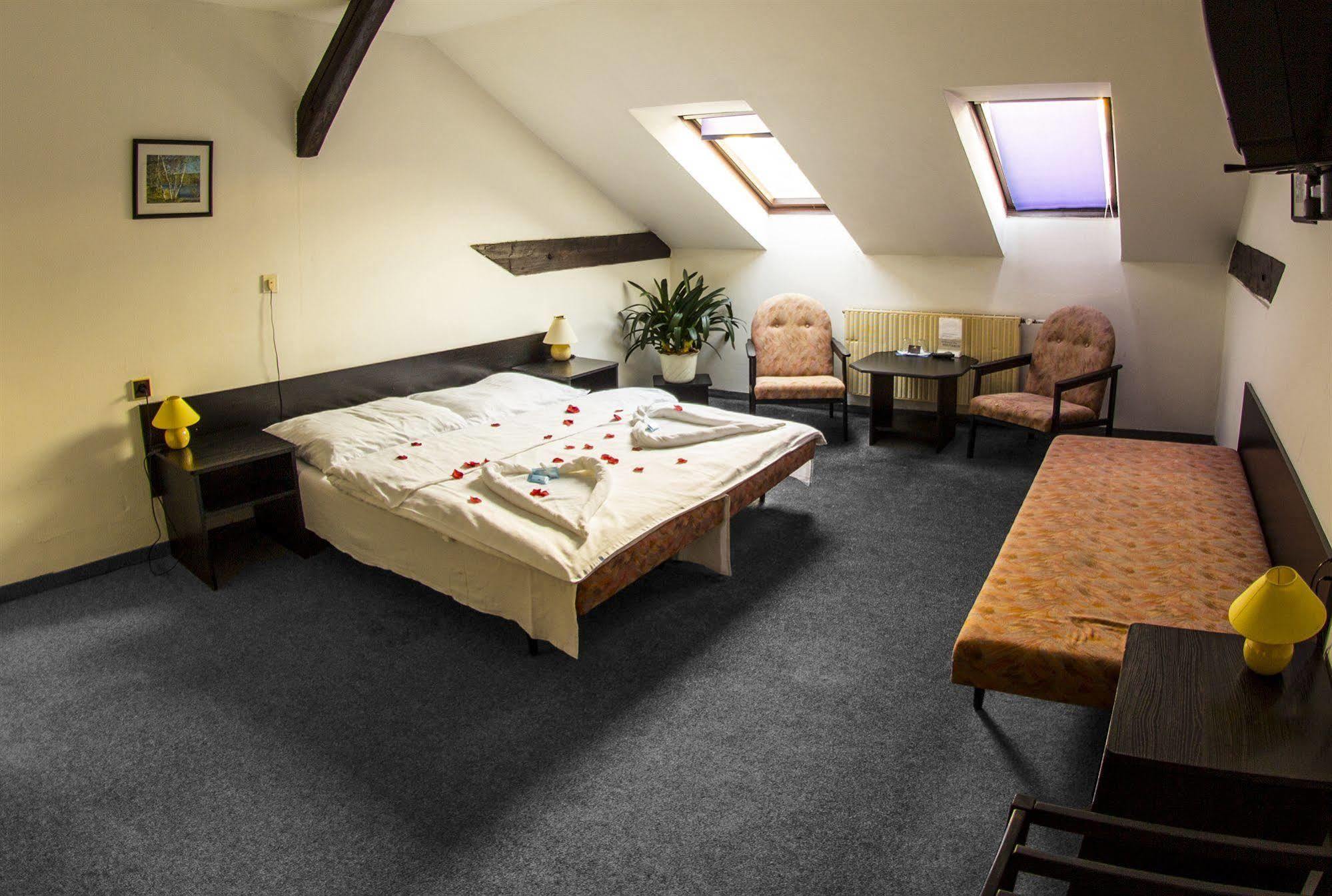 Hotel Pyramida Brno Ngoại thất bức ảnh
